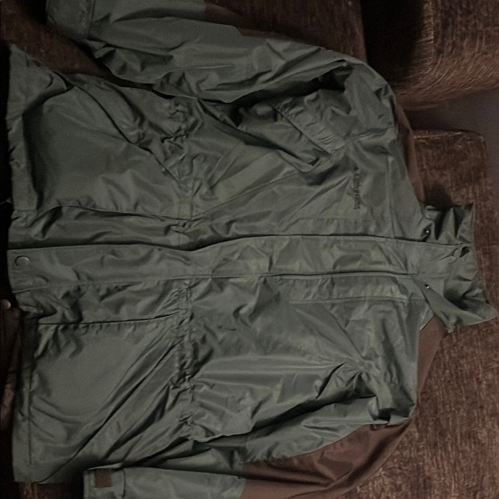 Green Waterproof Raincoat for Outdoor Adventures